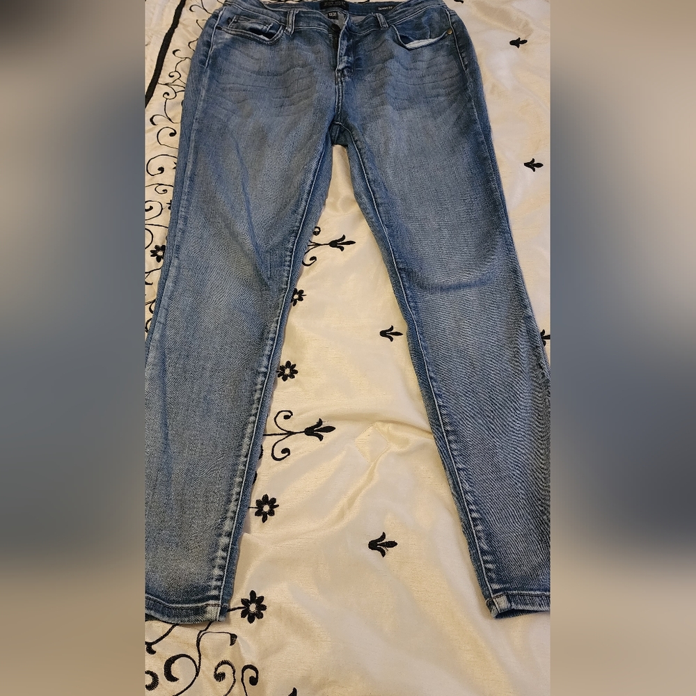 Judy Blue 13/31 High Rise Heavy Hand Blue jean